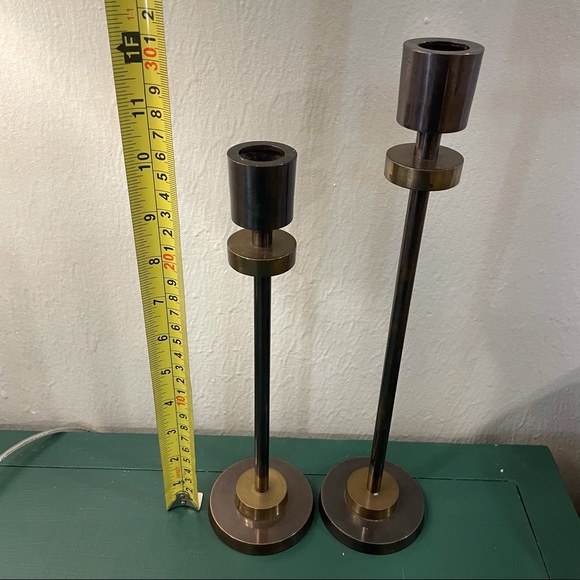 Set of 2 MCM Vintage Brass 2 Tone Candlesticks - Picture 5 of 6